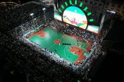 虎扑下载-从NBA到“村BA” 麦迪现身贵州乡村球场 篮球精神在乡土生根发芽