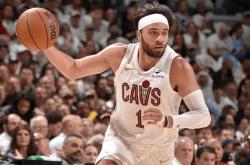 虎扑平台-东部第一遭受重创！克利夫兰骑士首发小前锋马克斯斯特鲁斯左脚琼斯骨折！