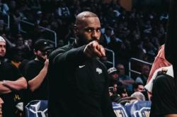 虎扑下载-湖人彻底推倒重来！全部离队！那詹姆斯...