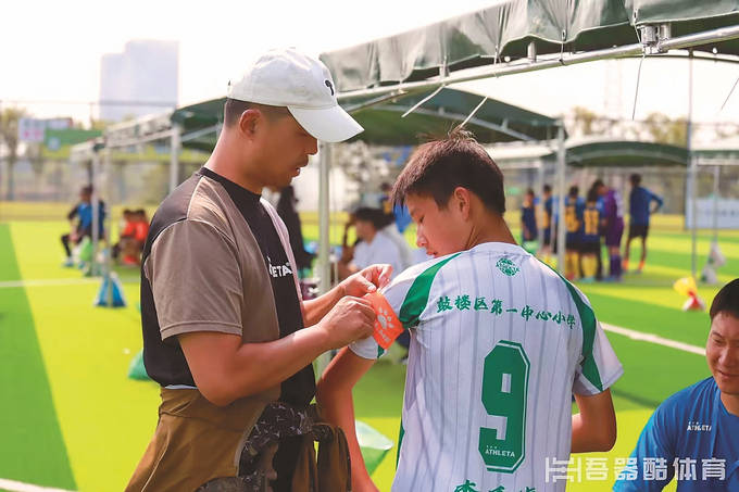 少年“过人”，城市“破门”—— 南京“校园足球”发展观察