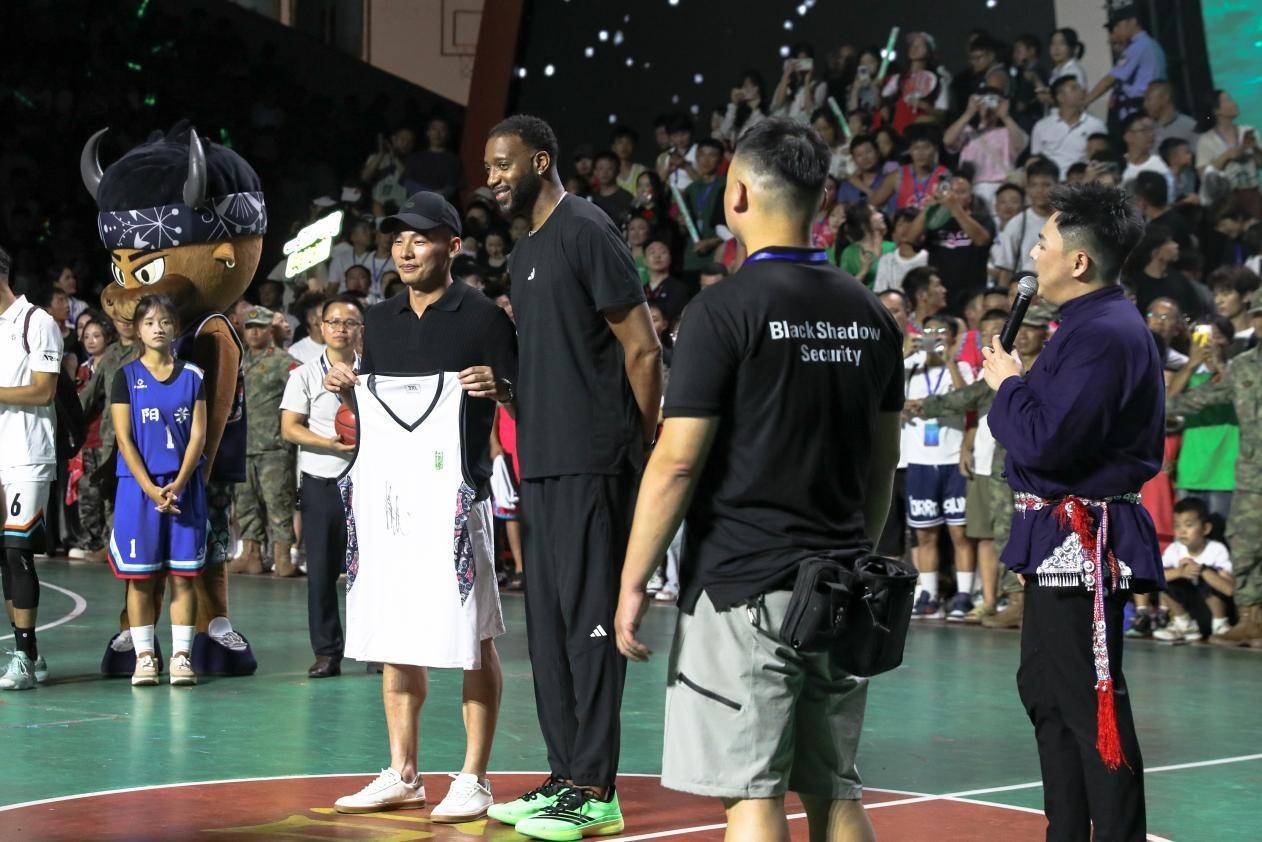 从NBA到“村BA” 麦迪现身贵州乡村球场 篮球精神在乡土生根发芽