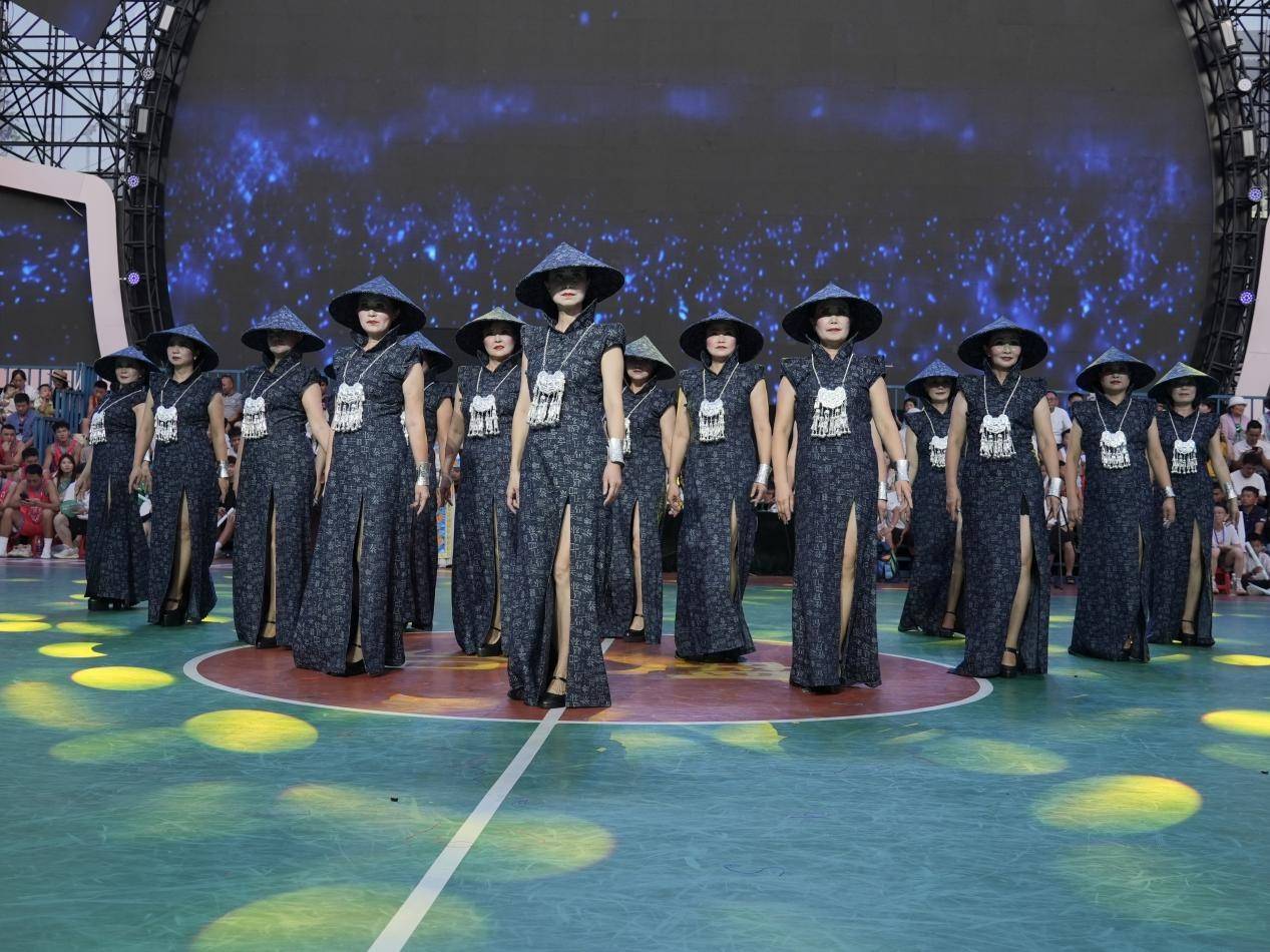 从NBA到“村BA” 麦迪现身贵州乡村球场 篮球精神在乡土生根发芽