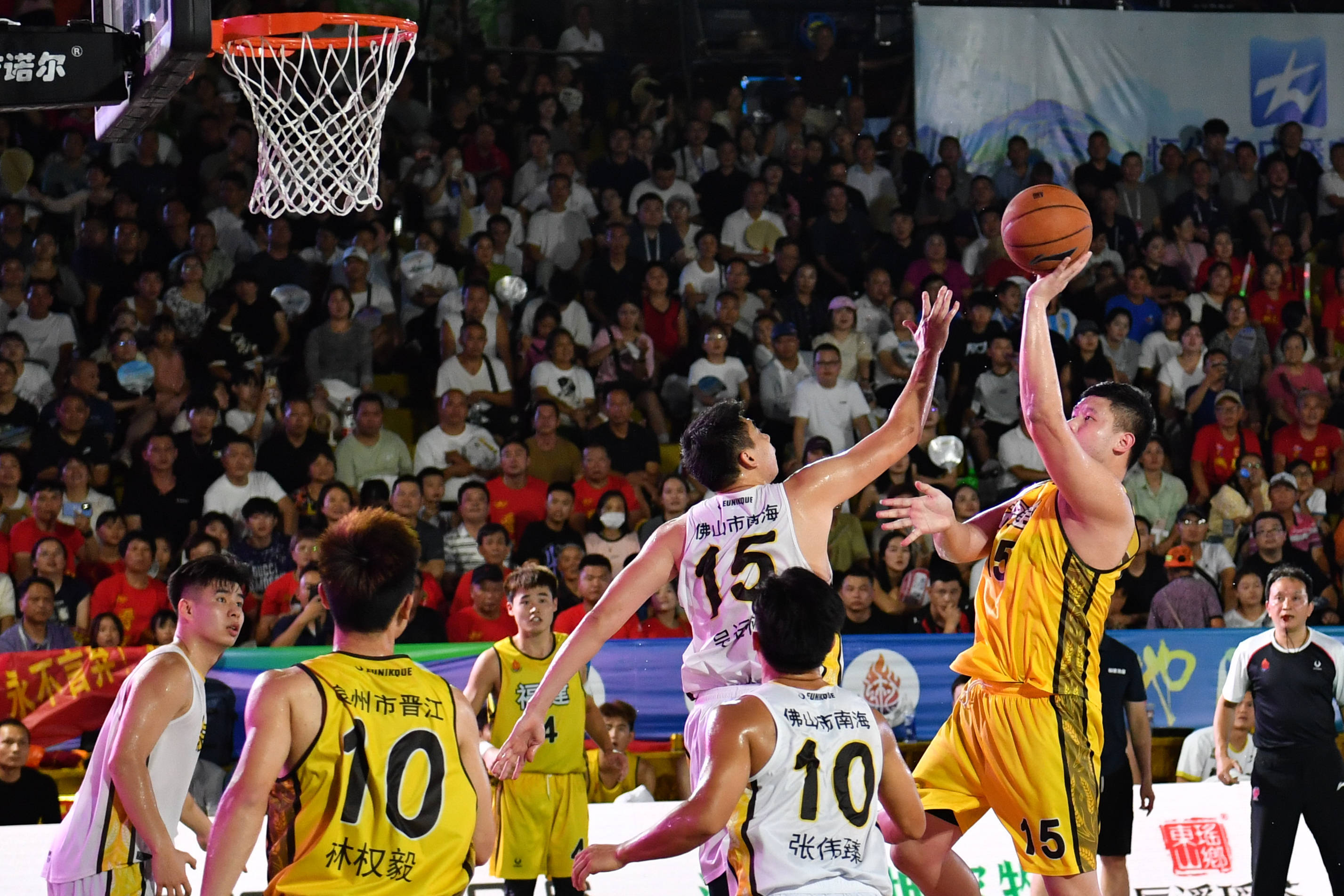 （体育）篮球——2025年全国和美乡村篮球大赛南部赛区落幕