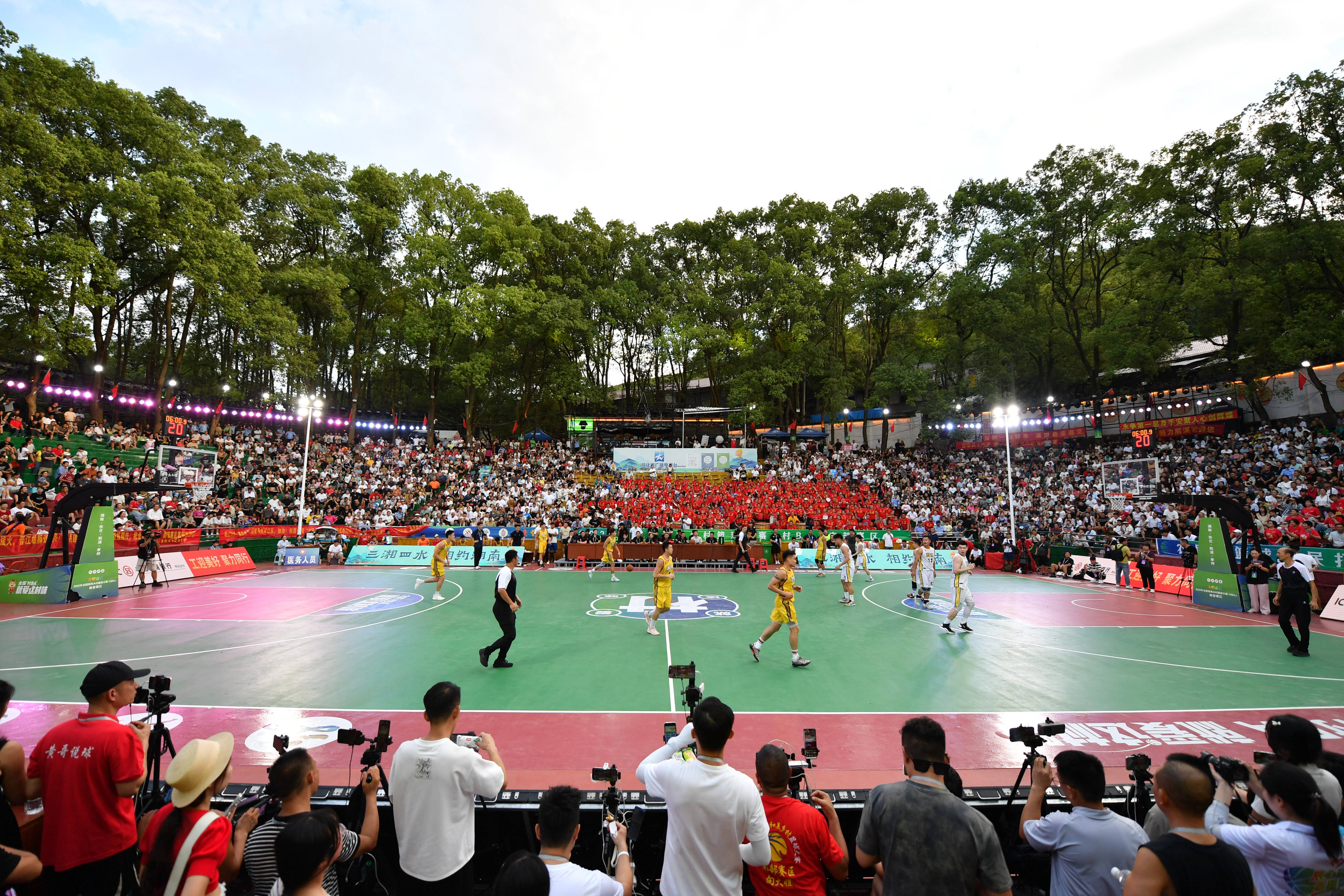 （体育）篮球——2025年全国和美乡村篮球大赛南部赛区落幕