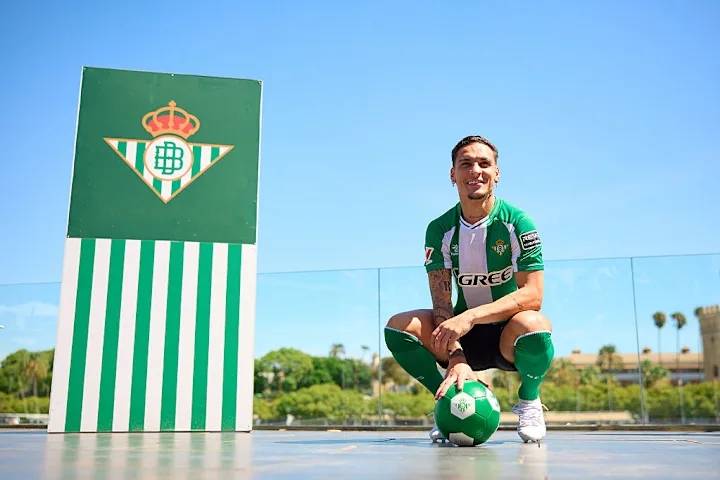 安东尼透露转会插曲，为加盟皇家贝蒂斯拒绝五队邀请，包括拜仁