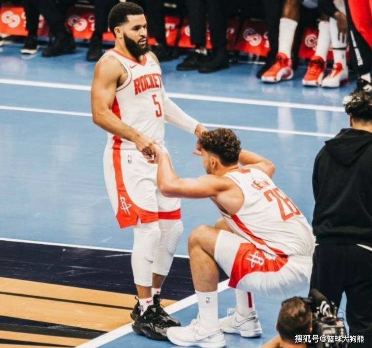 故地重游！火箭队挑战猛龙，范弗里特随队前往客场，化身“球员教练”？