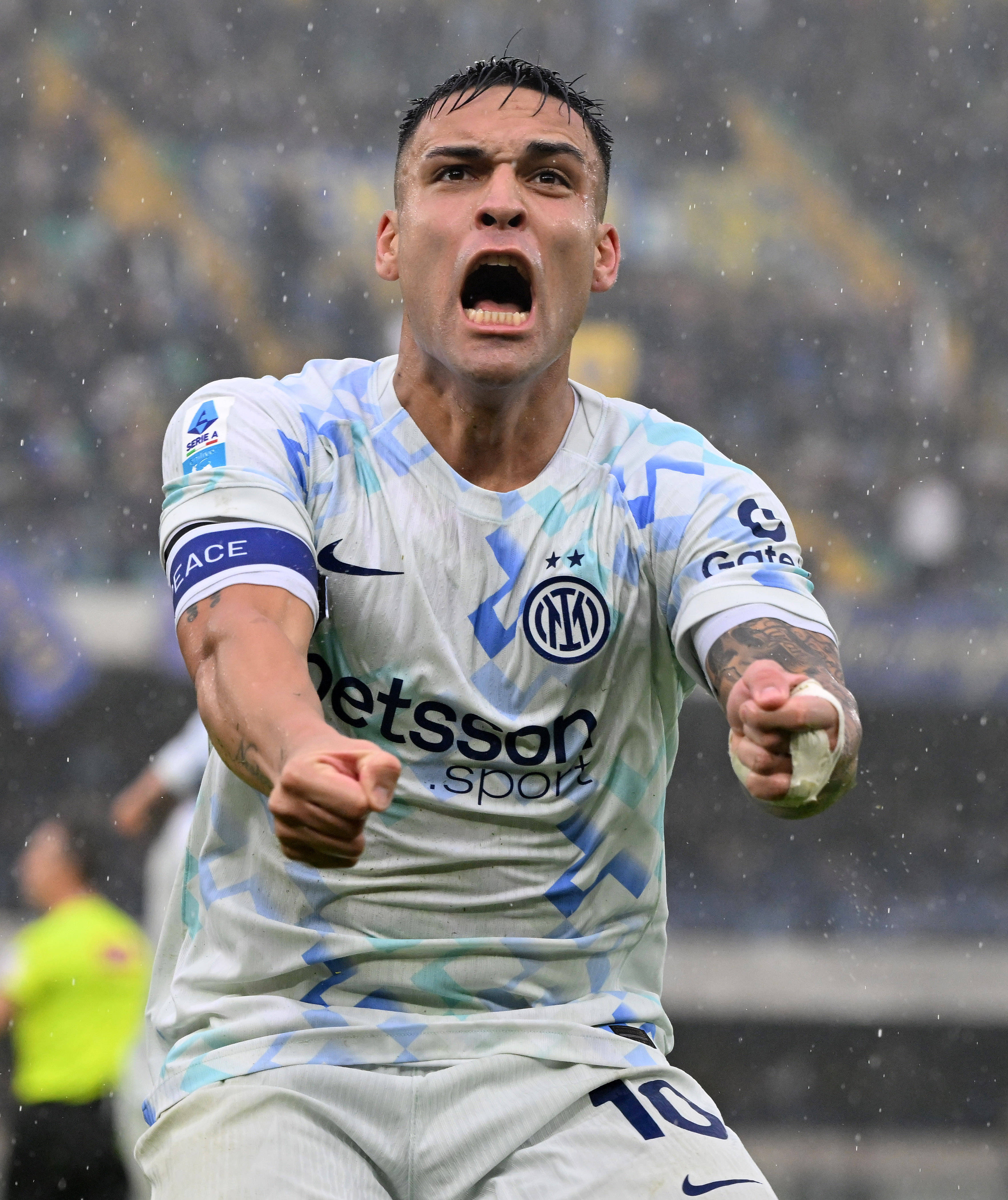 （体育）足球——意甲：国际米兰胜维罗纳