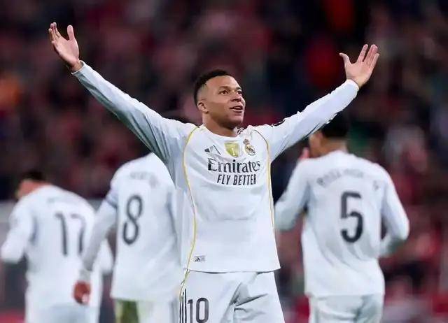 西甲-皇马3-0塞尔塔：巴萨很猛，龙哥干得也不差|前瞻