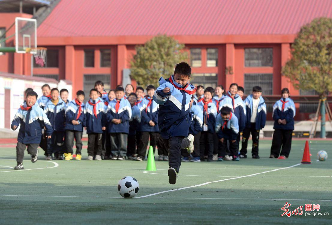 世界足球日 校园足球热