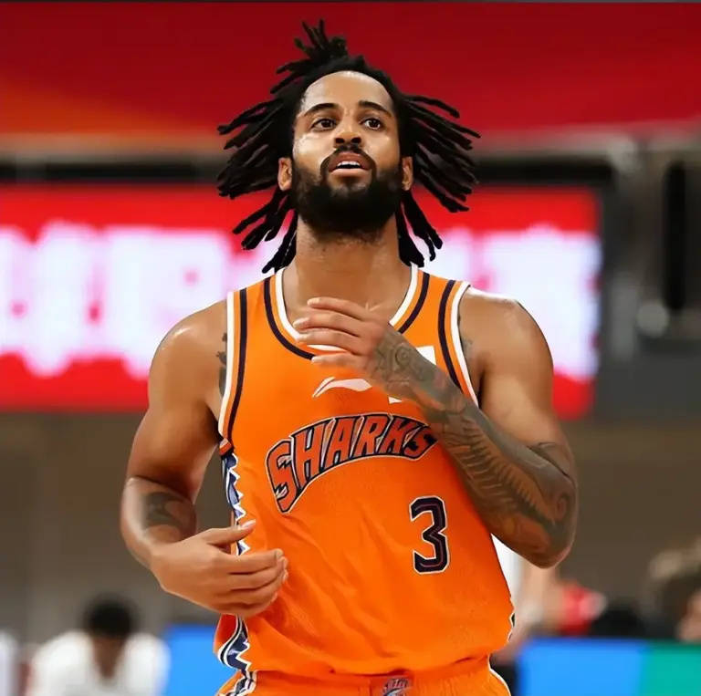 CBA消息：刘炜正式下课，辽宁男篮敲定新外援，首钢押宝旧将争冠