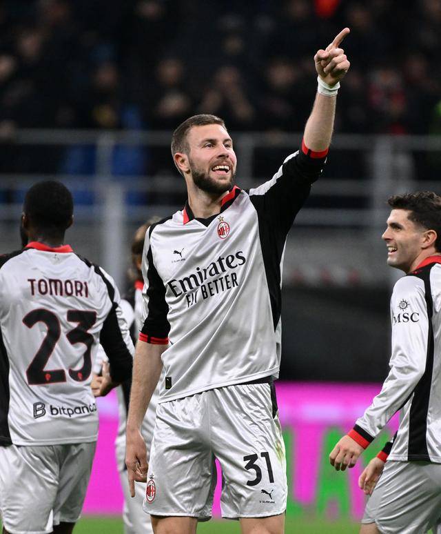 足球丨意甲：AC米兰胜都灵