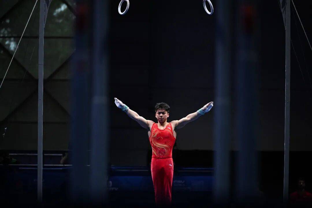 体操世界杯中国队收获2金